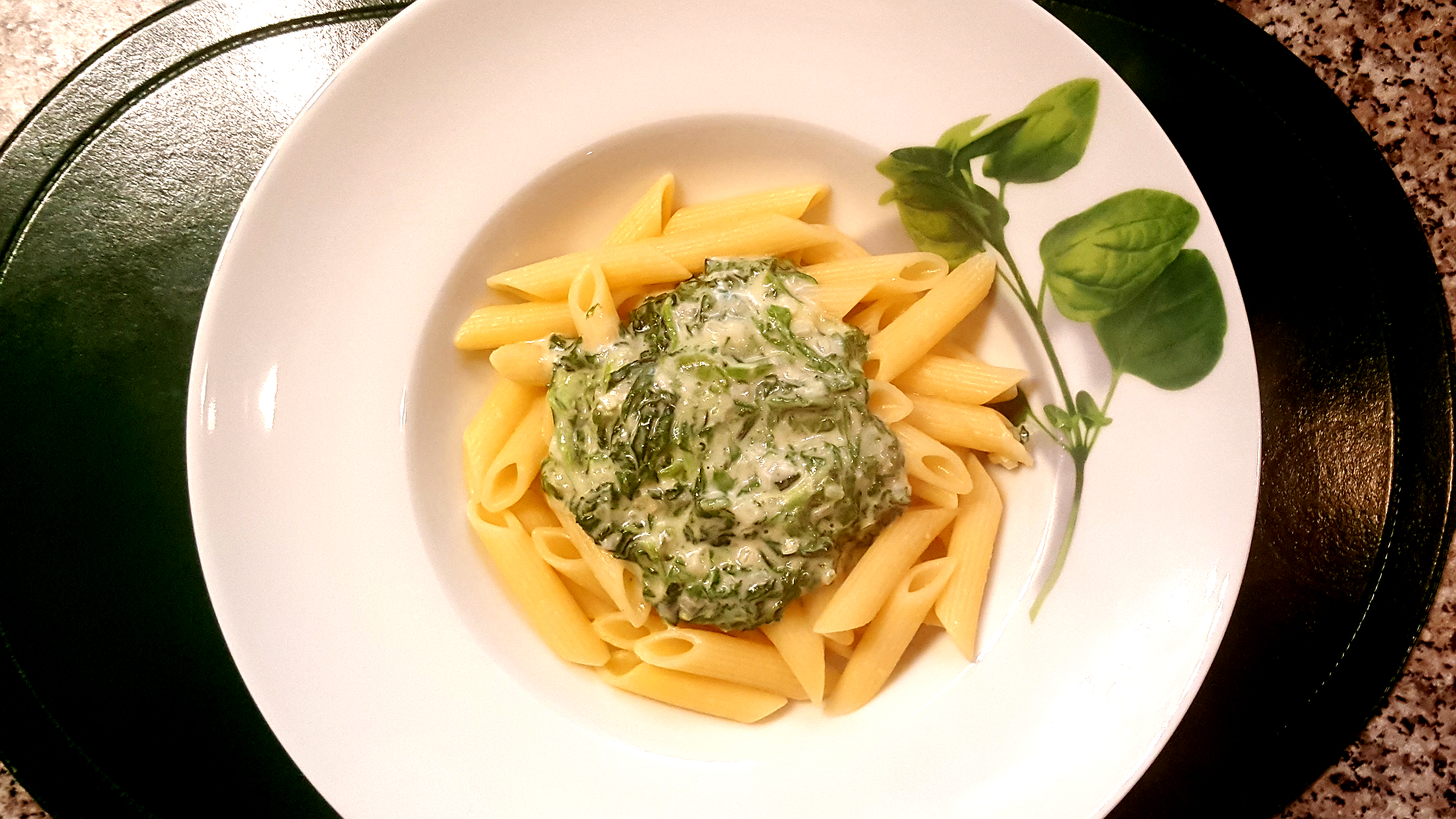 spinat gorgonzola sauce